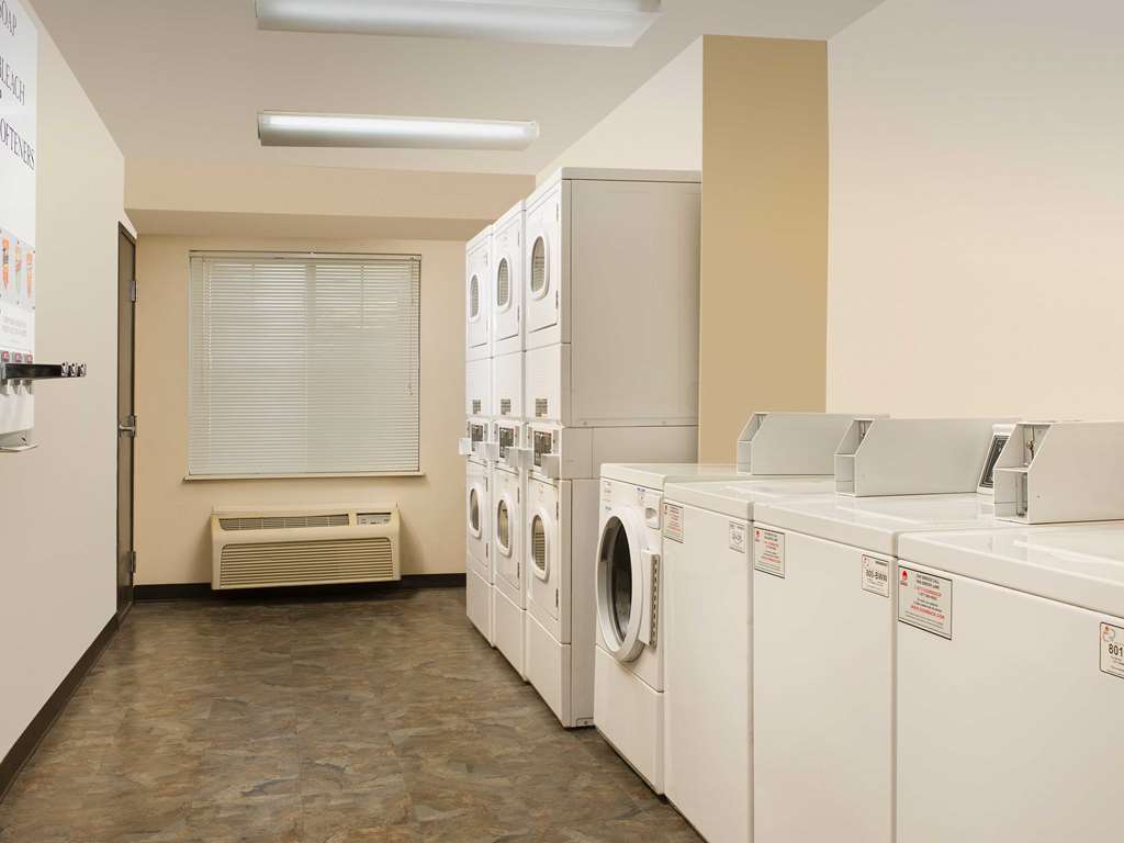 Woodspring Suites Midland Udogodnienia zdjęcie